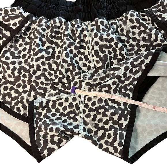 LULULEMON WOMENS ATHLETIC TRACKER III ACE SPOT SHORTS SIZE 6 - Picture 7 of 10